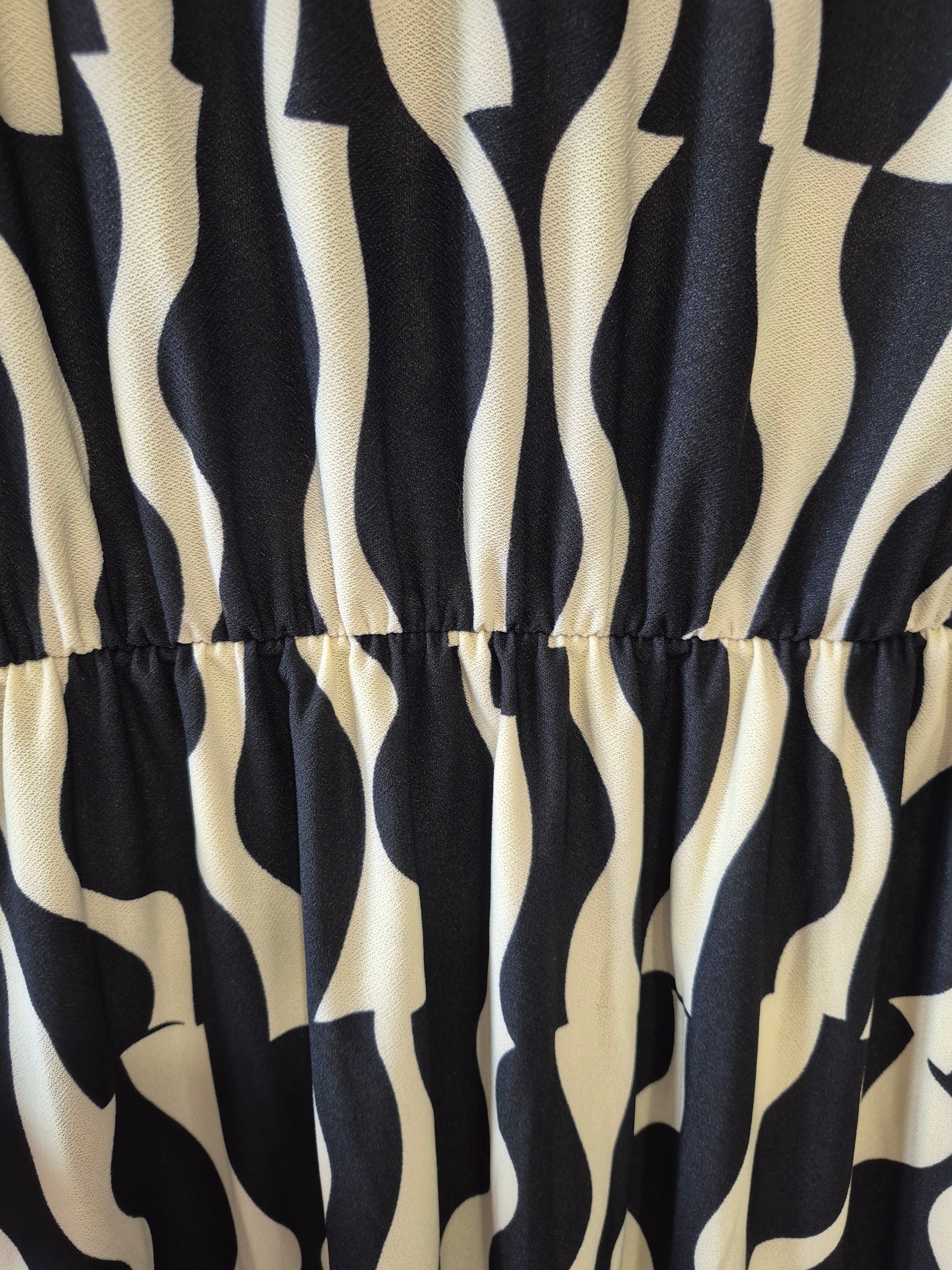Robe noir et écru