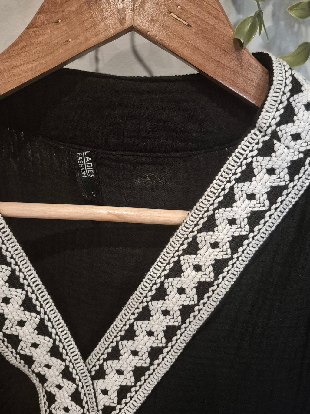 Blouse noire et blanche