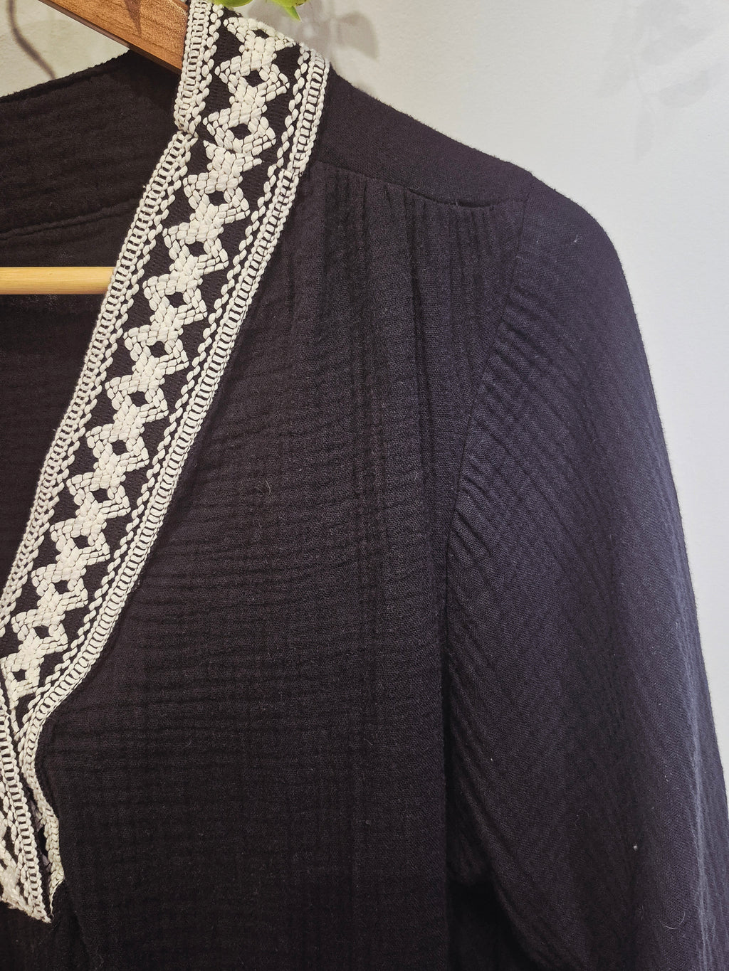 Blouse noire et blanche