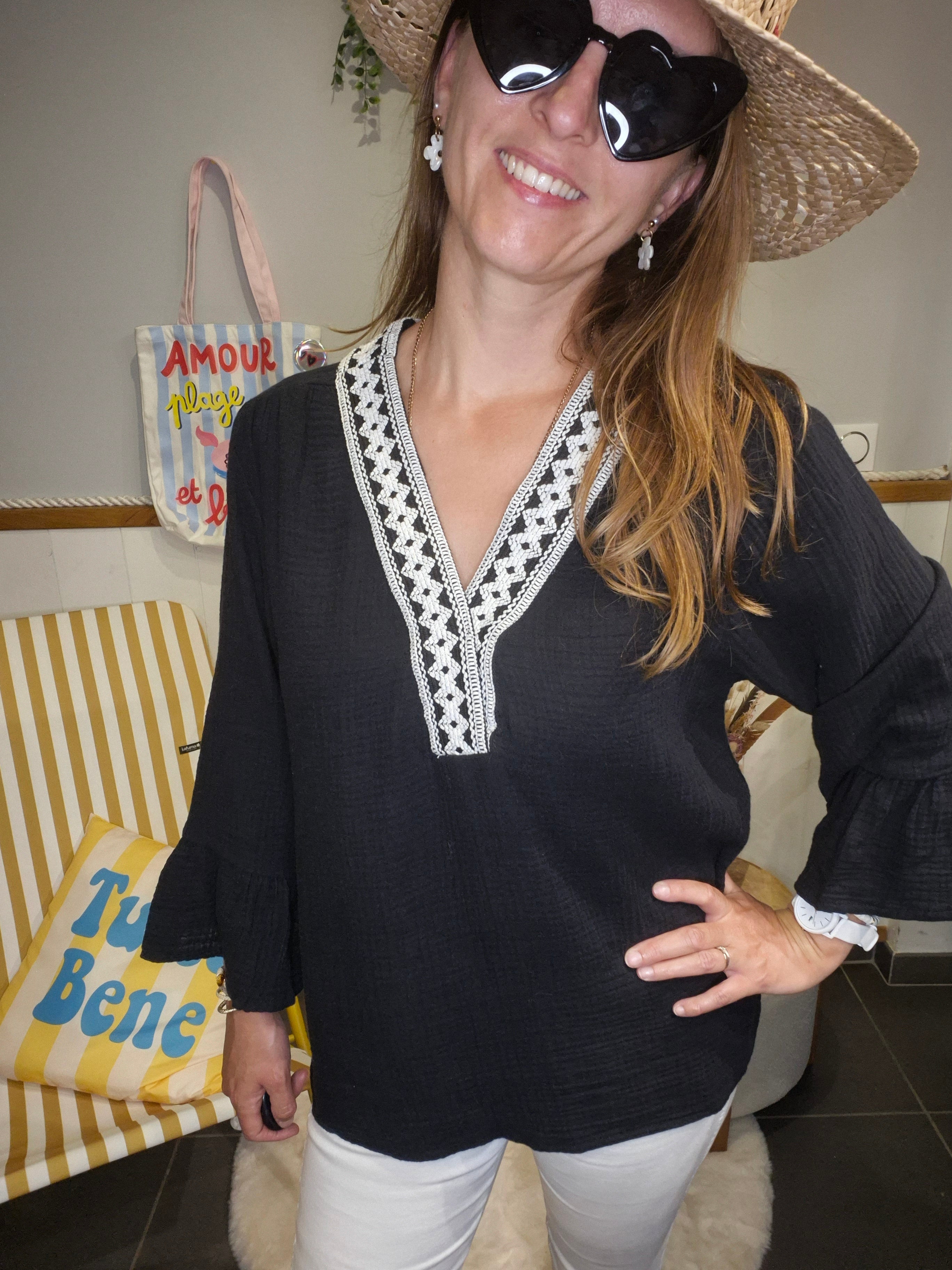 Blouse noire et blanche