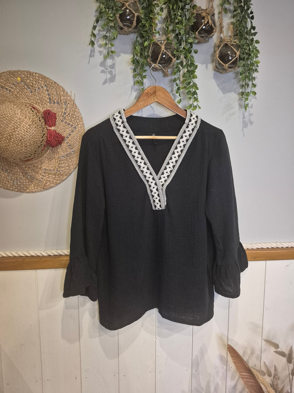 Blouse noire et blanche
