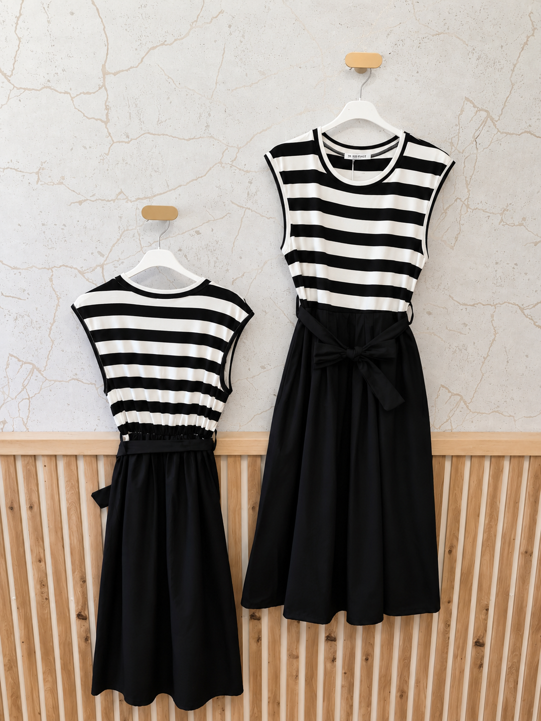 Robe rayée noire
